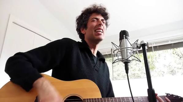 Solo Strummin